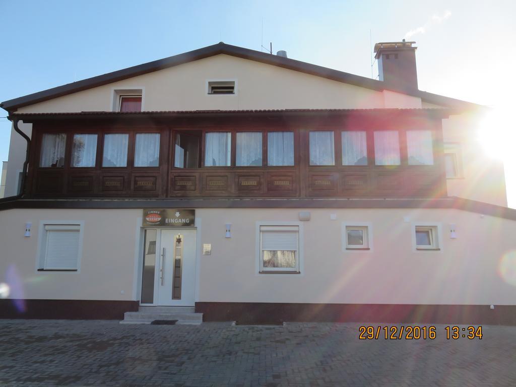 Haus Berta Hotel Braunau am Inn Exterior photo